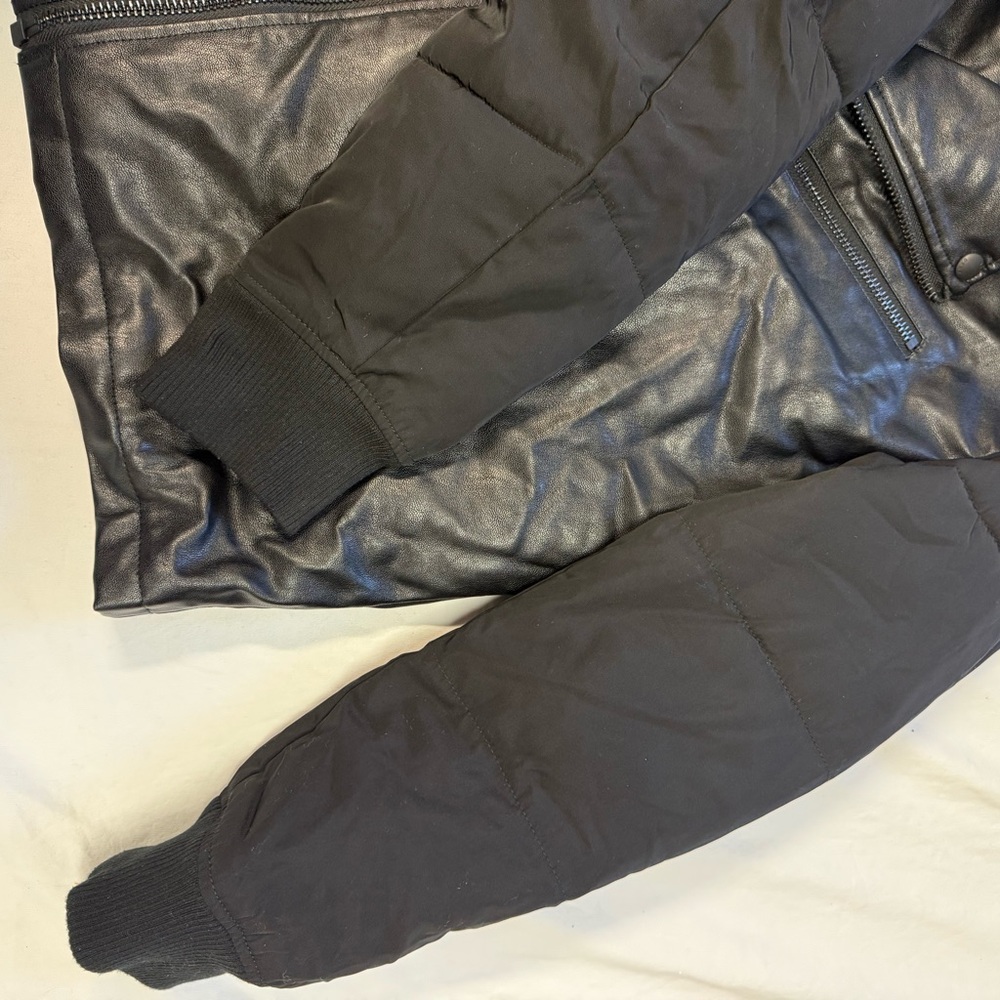 DKNY Men's Black zippered Front Jacket With Detachable Faux Fur Collar R13 - Picture 4 of 12